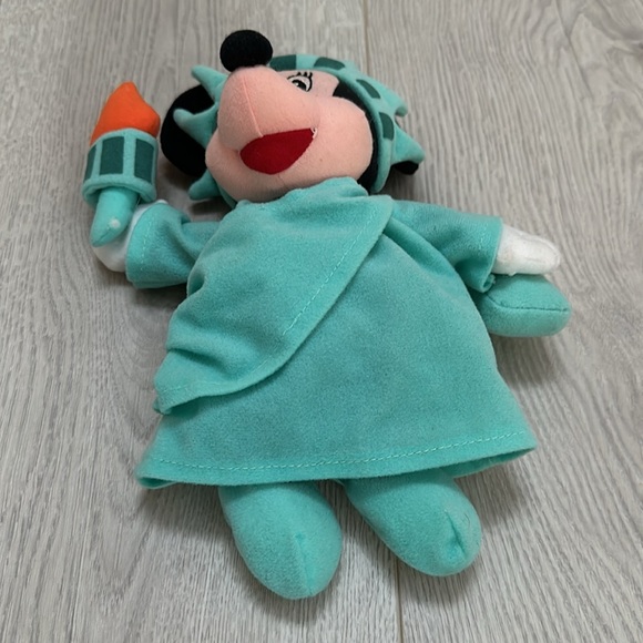 🩵 EUC Disney Minnie House Statue of Liberty plush doll - Picture 3 of 9